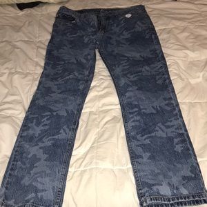 511 slim fit Levi’s camo jeans